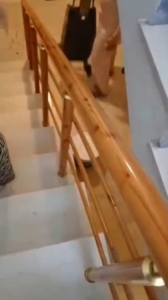 Sultangazi’de iki kadının "ortak alan" tartışması kamerada: Pazar arabasını dışarıya attı