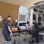 İnegöl’de lastiği patlayan araç şarampole yuvarlandı
