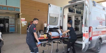 İnegöl’de lastiği patlayan araç şarampole yuvarlandı