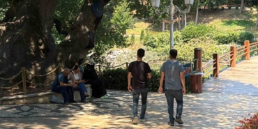 İstanbul’da sıcak havadan bunalan vatandaşlar Bebek sahiline akın etti