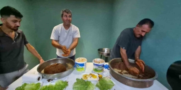 Yarım ton çiğköfte yoğurup, memleket havası yaşıyorlar