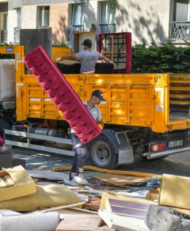 Esenyurt Belediyesi’nden mahallelere kaba atık seferberliği