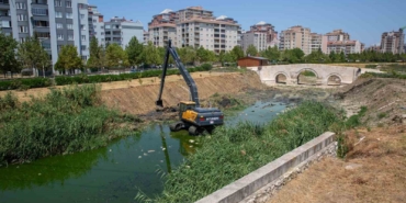 Büyükşehir’den Ayvalı Dere’de temizlik ve ıslah çalışması