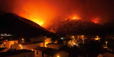 Bursa’da orman yangını 3 köyü tehdit etti, yangının havadan görüntüsü yürekleri dağladı
