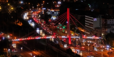 "Terörsüz Türkiye" için üst geçitler aydınlatıldı