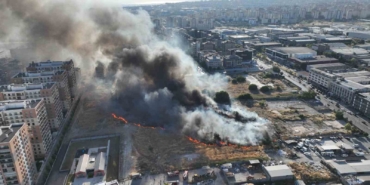 Beylikdüzü’ndeki otluk alan yangını kontrol altına alındı