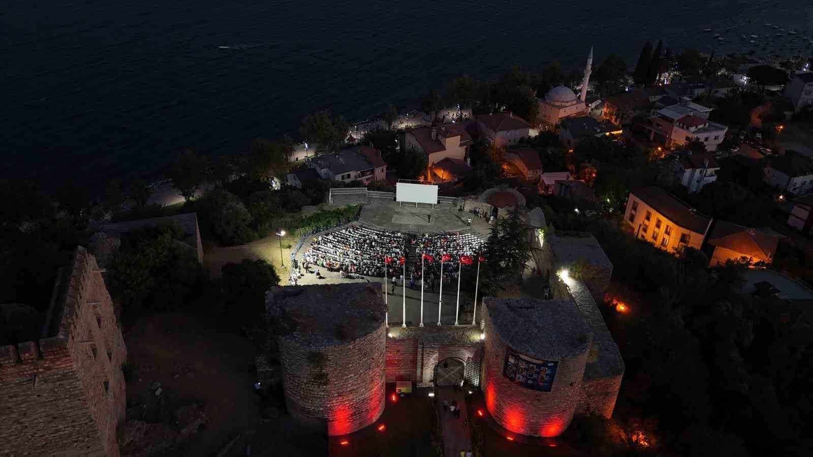 Tarihi kalede film gecesi