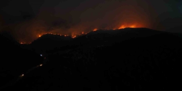 Sakarya’daki orman yangınında 28’inci saat: Alevlerin boyutu hava kararınca ortaya çıktı