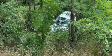 Bursa’da kontrolden çıkan otomobil şarampole yuvarlandı