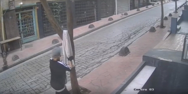 Beyoğlu’nda iş yerini kurşunlayan ve hamamda yakalanan 2 şahıs adliyeye sevk edildi