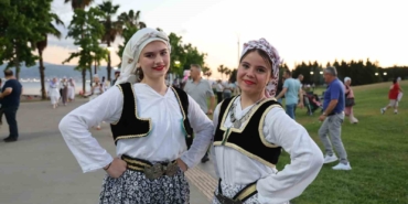 Balkan halk dansları İzmit sokaklarını şölene çevirdi