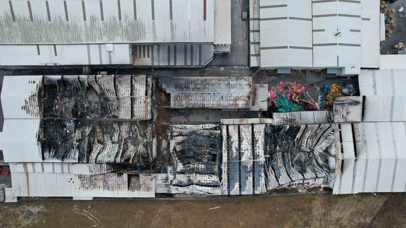 Arnavutköy’de yanan fabrika havadan görüntülendi