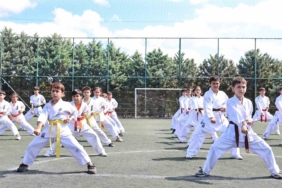 Sultangazi Belediyesi yaz tatilinde gençleri 20 branşta eğitim veren spor okullarıyla buluşturdu