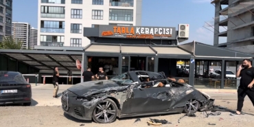 İnşaat alanında vinç devrildi, operatör mahsur kaldı