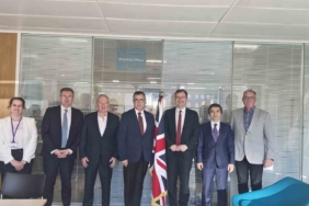 İngiliz Bakan, Assan Panel’in Suffolk’taki tesisini örnek gösterdi
