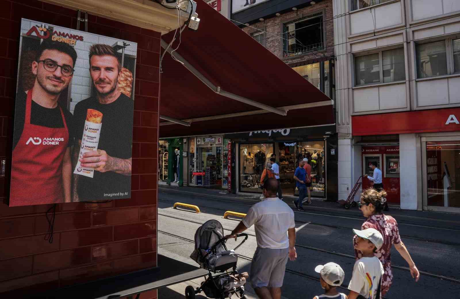 İstanbul’da bir dönercinin ChatGPT ile ürettiği ‘ünlü fotoğrafları’ gerçeğinden daha çok ilgi gördü, dünya medyasında haber oldu