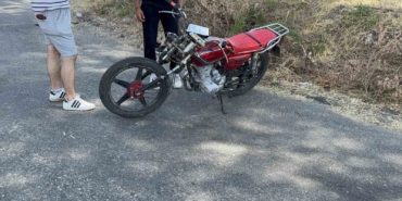 Kamyona çarpan motosikletli yaralandı