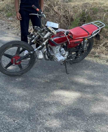 Kamyona çarpan motosikletli yaralandı