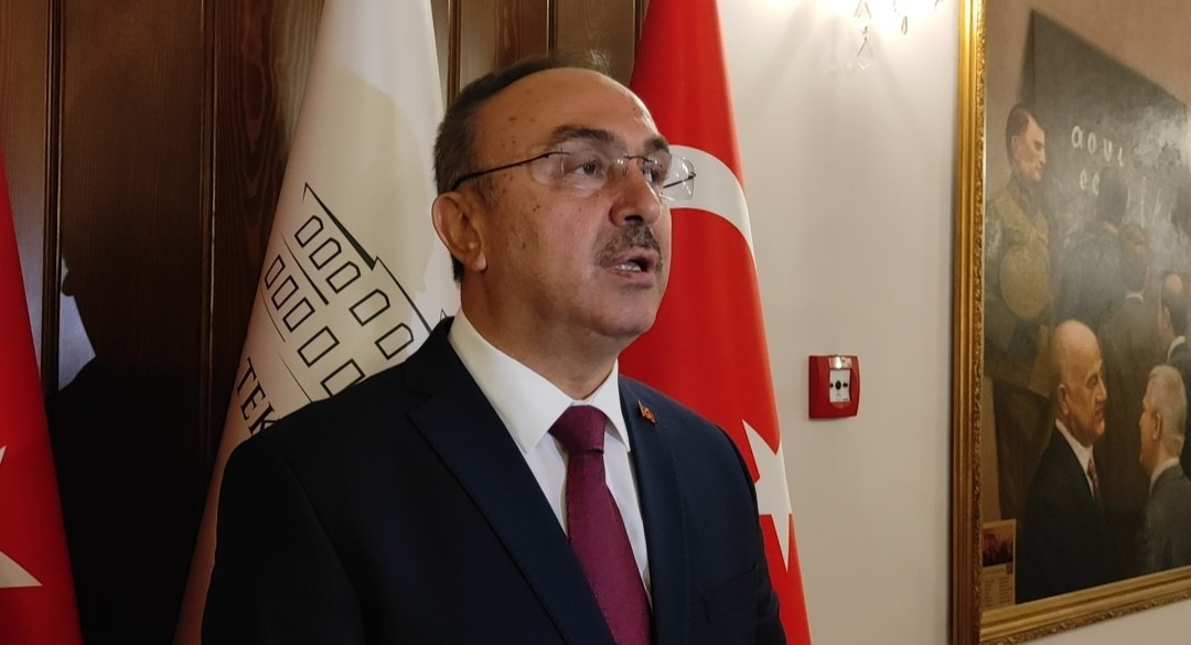 Tekirdağ Valisi Soytürk: "Şarköy ilçesindeki orman yangını şiddetli rüzgarın etkisiyle yayıldı ve müdahale güçlükle sürdürülüyor"