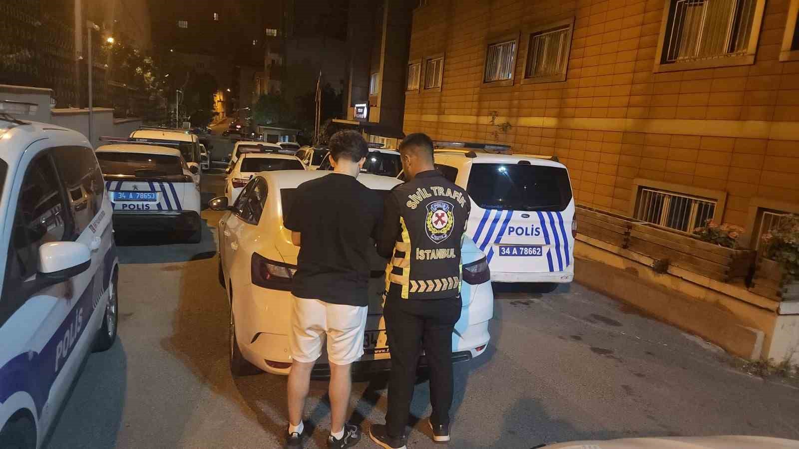 Esenler’de araçtan havaya ateş açtılar