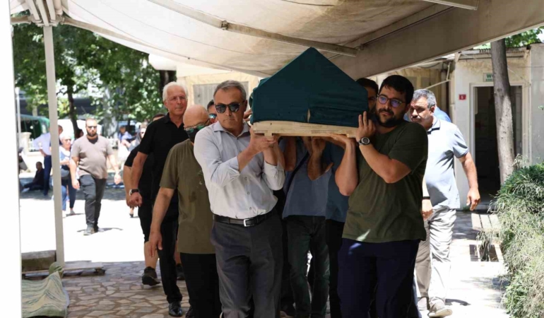 Rize’de meydana gelen uçak kazasında hayatını kaybeden pilot son yolculuğuna uğurlandı