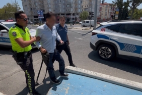 Tekirdağ’da arabasıyla kaldırımda iki kişiye çarpan alkollü doktor tutuklandı