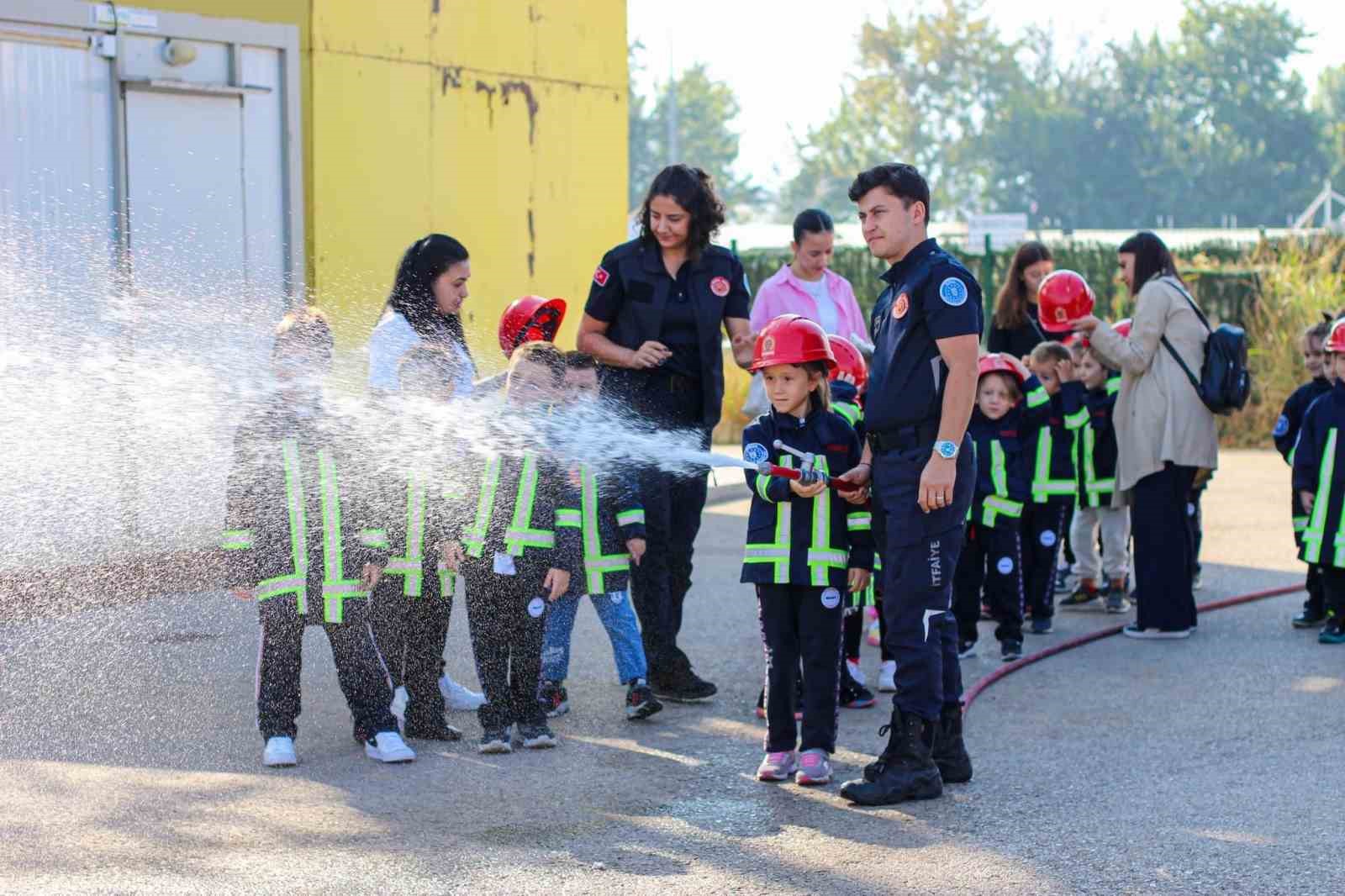 Bursa İtfaiyesi’nden 183 bin öğrenciye yangın güvenliği eğitimi