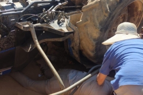 Kandıra’da ters dönen traktörde sürücü yaralandı