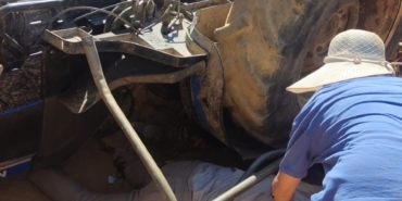 Kandıra’da ters dönen traktörde sürücü yaralandı