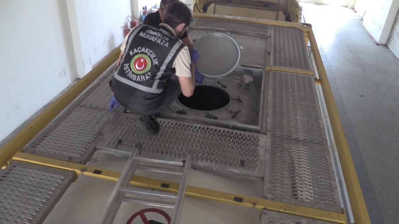 Kapıkule’de boş tankerden 10 bine yakın kaçak elektronik sigara çıktı