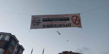 Peygamberimize yönelik karikatüre afişli protesto