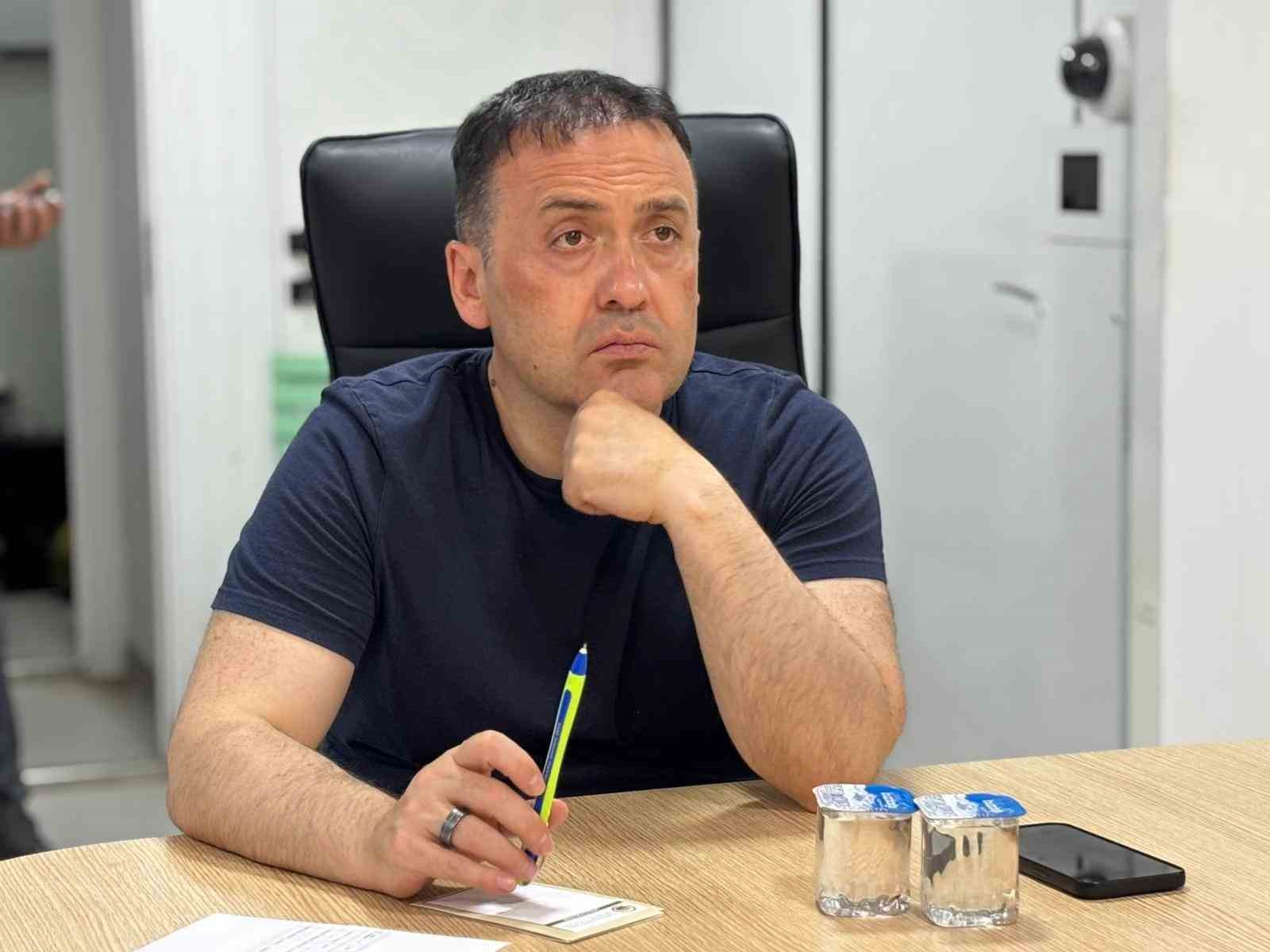 Vali Sözer, gelişmeleri Yangın Yönetim Aracı’nda takip ediyor