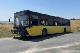 Arnavutköy’de İETT otobüsü ile otomobil kafa kafaya çarpıştı: 1 ölü
