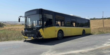 Arnavutköy’de İETT otobüsü ile otomobil kafa kafaya çarpıştı: 1 ölü