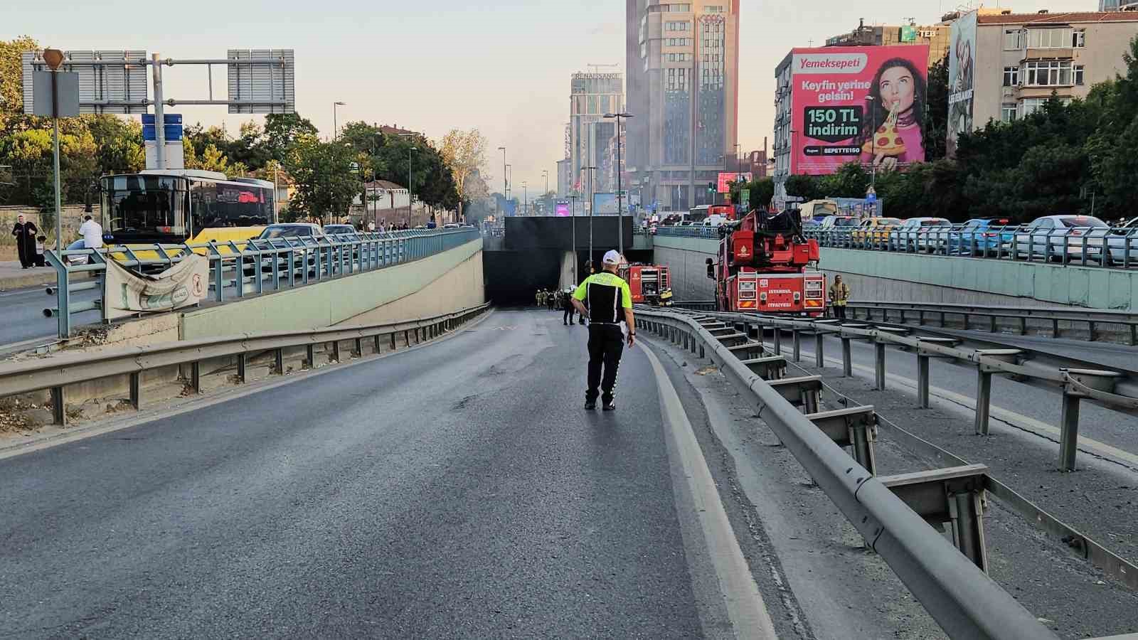 Zincirlikuyu’da İETT otobüsü alevlere teslim oldu