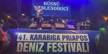 Karabiga’da Priapos Deniz Festivali’nde Hüsnü Şenlendirici ve Emre Fel rüzgarı esti