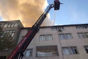 Çatı katını alevler sardı: Mahsur kalan 2 kişi kurtarıldı