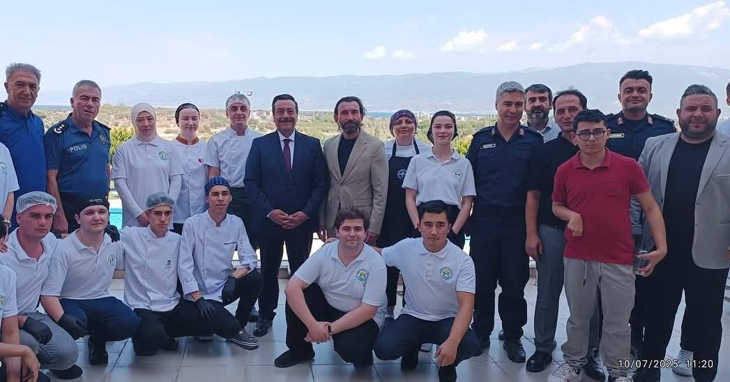 Burhaniye Uygulamalı Bilimler’de Geleneksel Aşure Hayrı düzenlendi