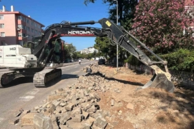 Bandırma’da kaldırım düzenleme çalışmaları başladı