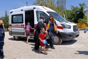 İnşaat alanına uçan triportördeki 2’si çocuk 4 kişi yaralandı