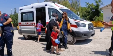 İnşaat alanına uçan triportördeki 2’si çocuk 4 kişi yaralandı