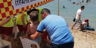 Kandıra sahillerinde çocuklar güvende