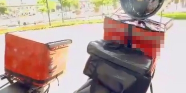 Kavurucu sıcakta kuryenin bulduğu çözüm beğeni yağmuruna tutuldu