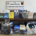 Bursa’da kaçak kıyafet taşıyan sürücü yakalandı