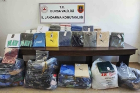 Bursa’da kaçak kıyafet taşıyan sürücü yakalandı