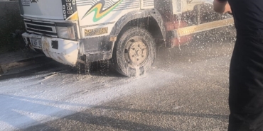 Park halindeyken yanmaya başlayan kamyonet kısa sürede söndürüldü