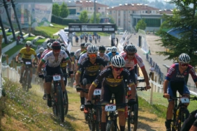 Sakarya’da nefes kesen şampiyona: Genç pedallar zirve için yarıştı