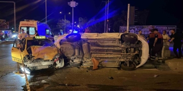 Çanakkale’de ticari taksi ve otomobil çarpıştı: 8 yaralı