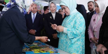 Emine Erdoğan, Ümraniye Çevre Şenliği’nde çocuklarla birlikte teraryum hazırladı