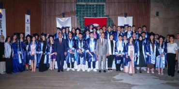 İhlas Koleji öğrencileri mezuniyet coşkusunu yaşadı